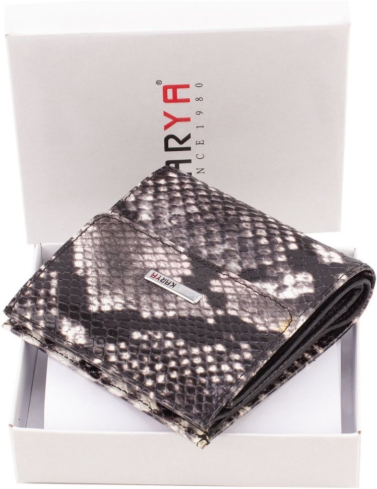 Черно-белый женский кошелек из натуральной лакированной кожи под змею Karya 67500