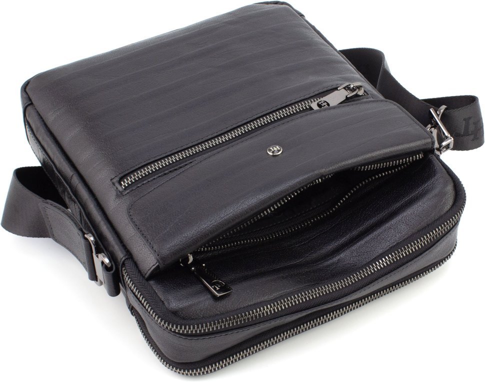 Вместительная кожаная мужская сумка через плечо на два отделения H.T. Leather 68600