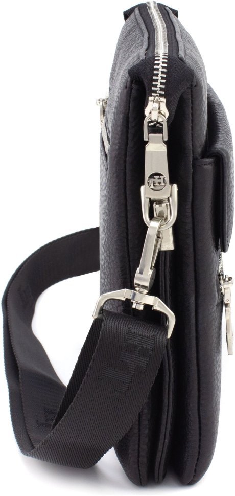 Небольшая мужская сумка через плечо из высококачественной натуральной кожи черного цвета H.T. Leather 68601