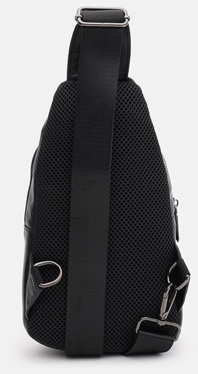 Мужская вертикальная сумка-слинг из натуральной кожи черного цвета Keizer 71605