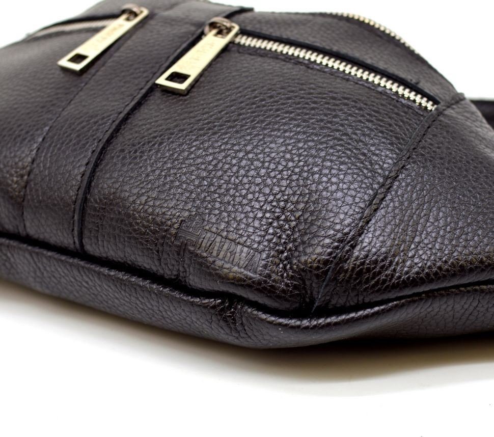 Кожаная сумка на пояс классического дизайна в черном цвете TARWA (21643)