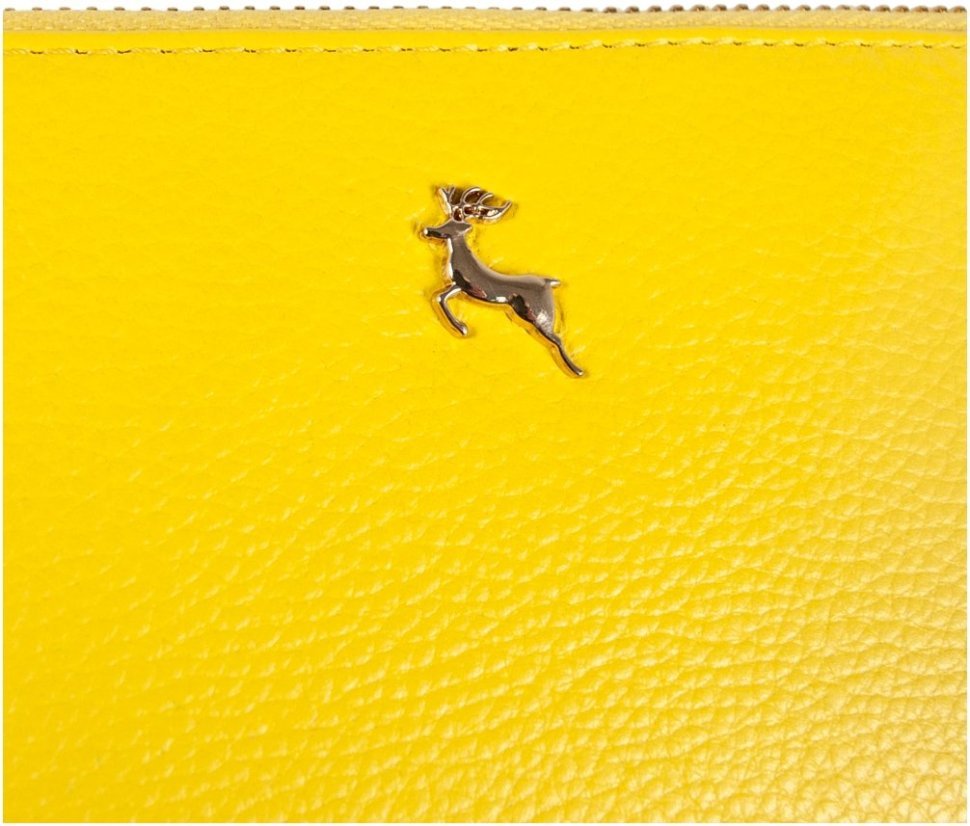 Желтый вместительный женский кошелек из фактурной кожи горизонтального типа Ashwood 69609