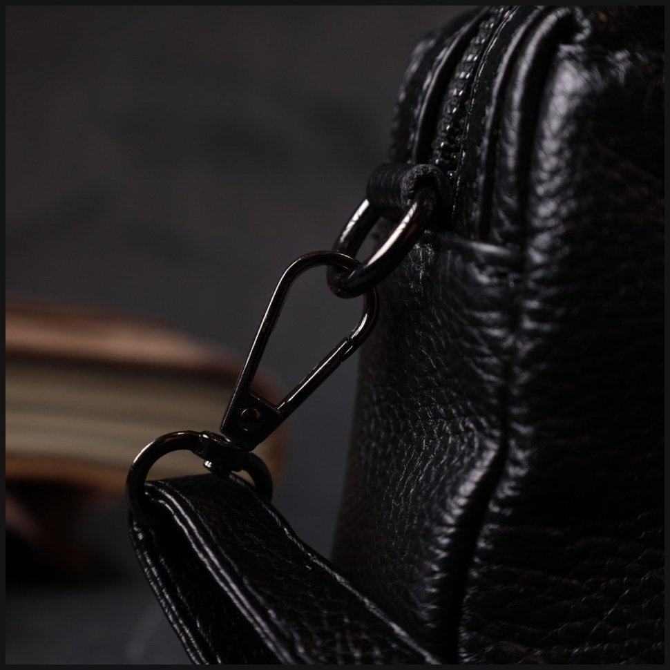 Небольшая горизонтальная женская сумка на плечо из натуральной кожи черного цвета Vintage 2422375