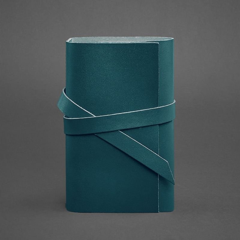 Кожаный блокнот (Софт-бук) зеленого цвета с хлястиком - BlankNote (42012)