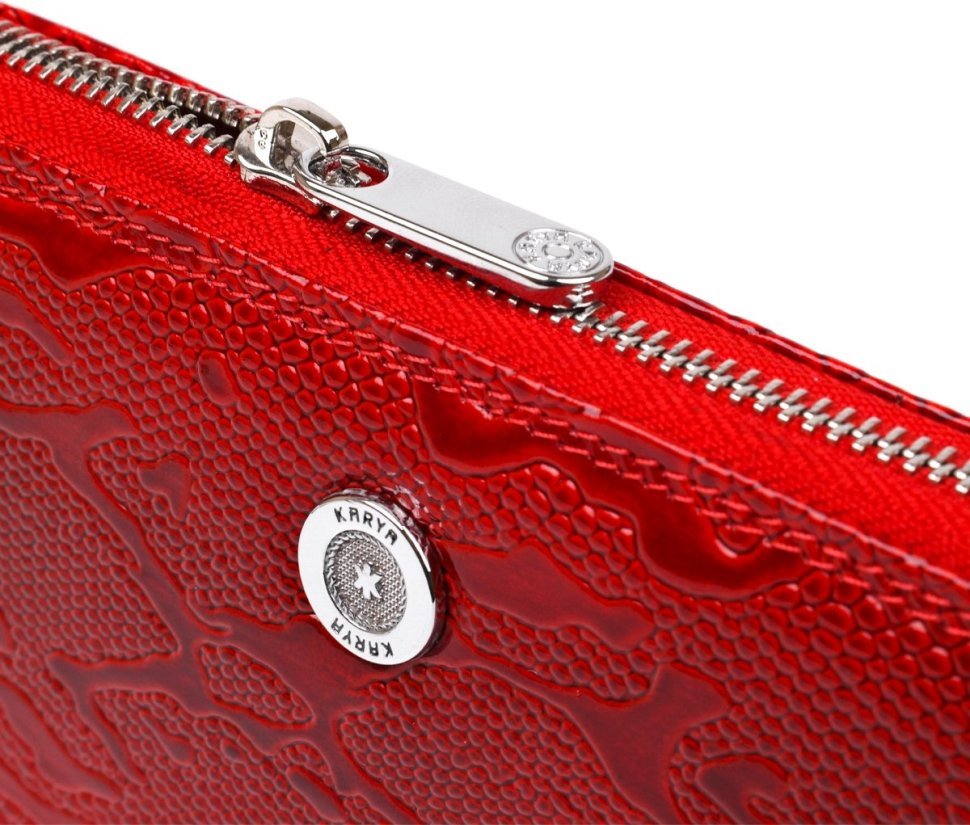 Красный женский крупный кошелек из натуральной кожи с фактурой под змею KARYA (2417070)