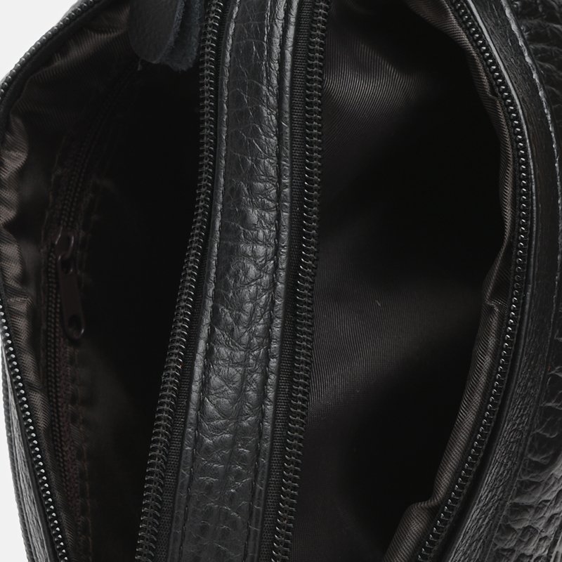 Женская кожаная сумка черного цвета на молнии с тиснением Keizer (19348)
