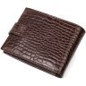 Добротное мужское портмоне из натуральной коричневой кожи с тиснением под крокодила BOND (2421998) - 2