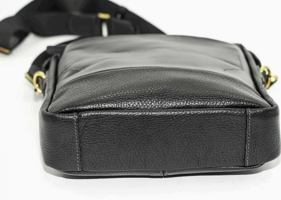 Наплечная мужская сумка планшет среднего размера с удобными ручками VATTO (11664)
