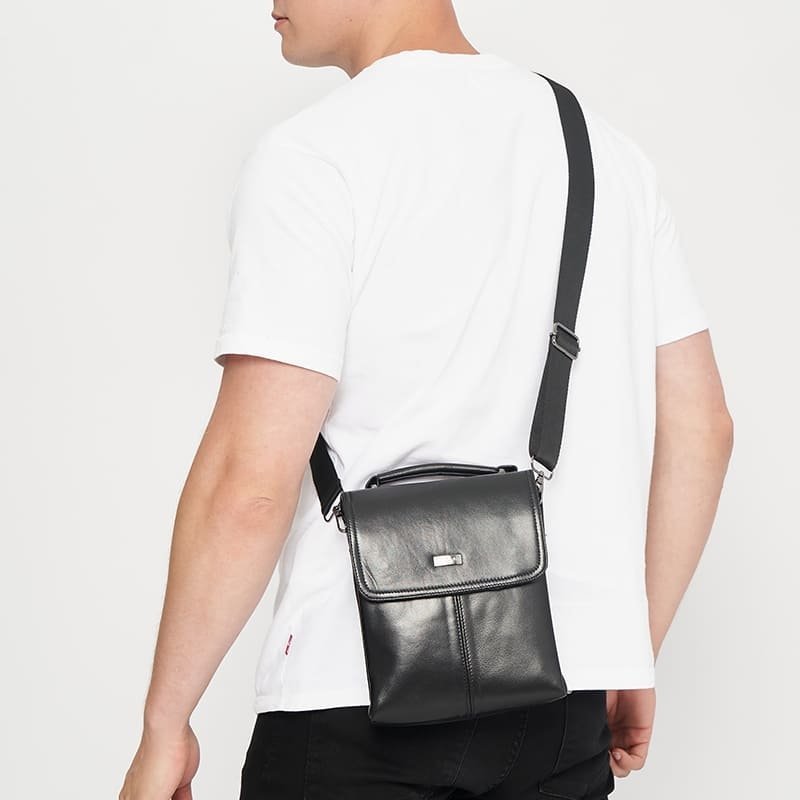 Мужская сумка-барсетка небольшого размера из гладкой кожи в черном цвете Ricco Grande (22077)