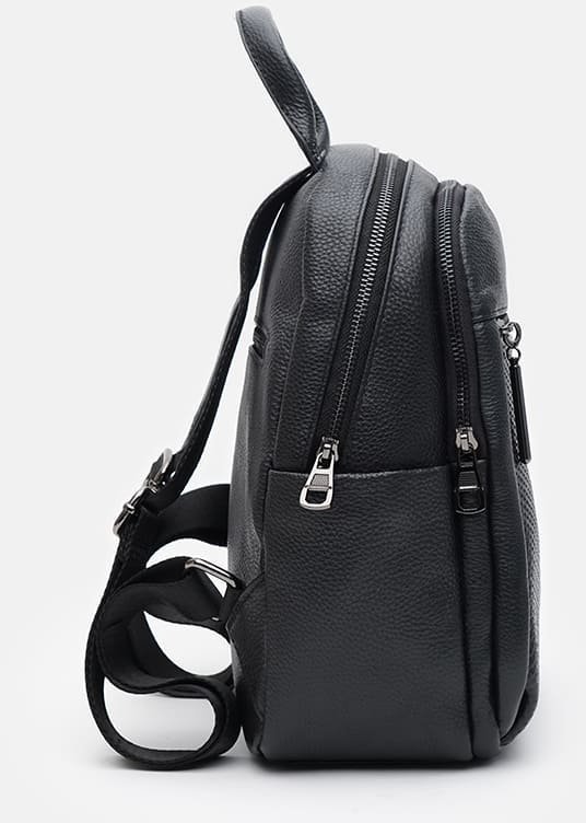 Средний женский кожаный рюкзак черного цвета с фактурой под рептилию Keizer (56027)