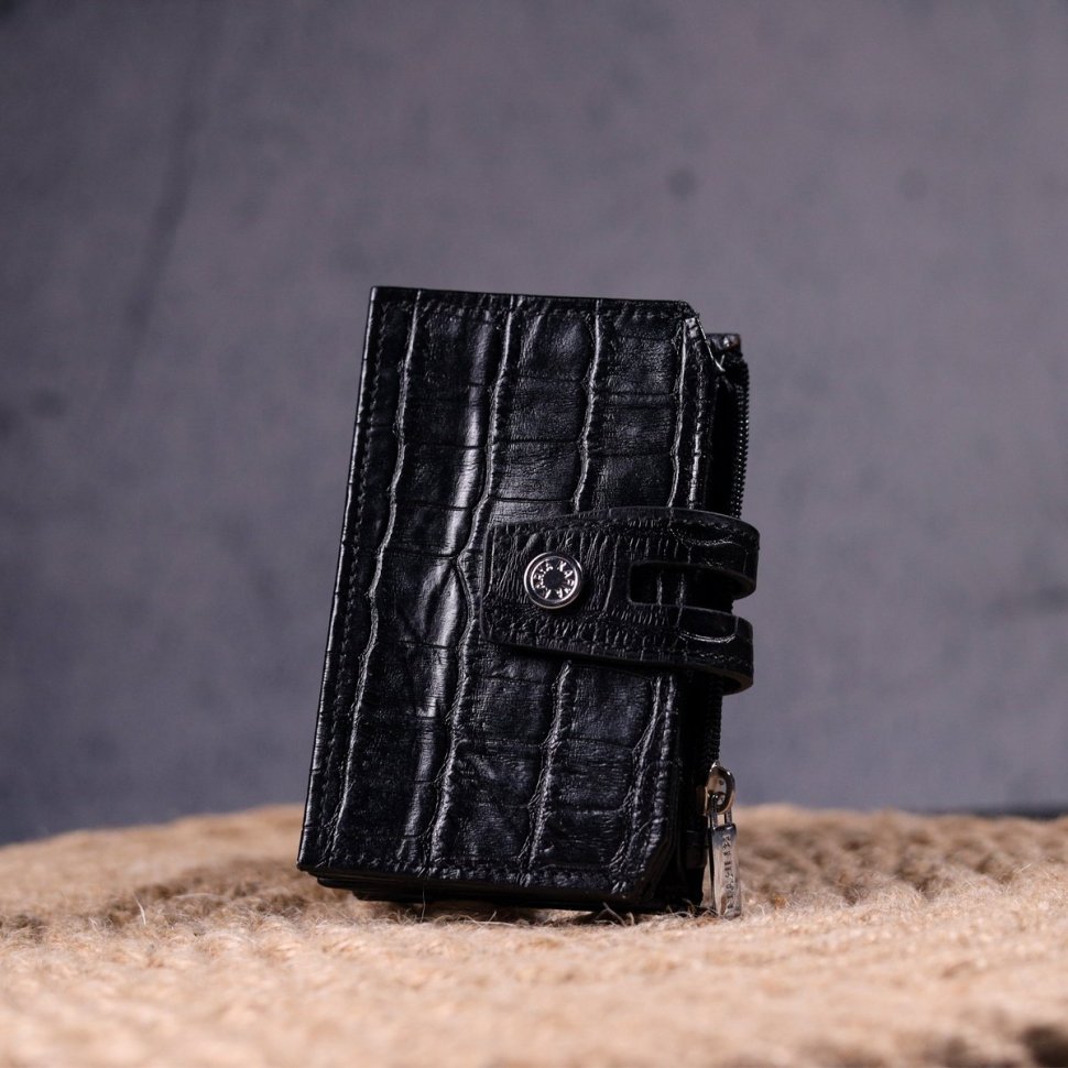Удобный картхолдер черного цвета из натуральной кожи с тиснением под крокодила KARYA (2421331)
