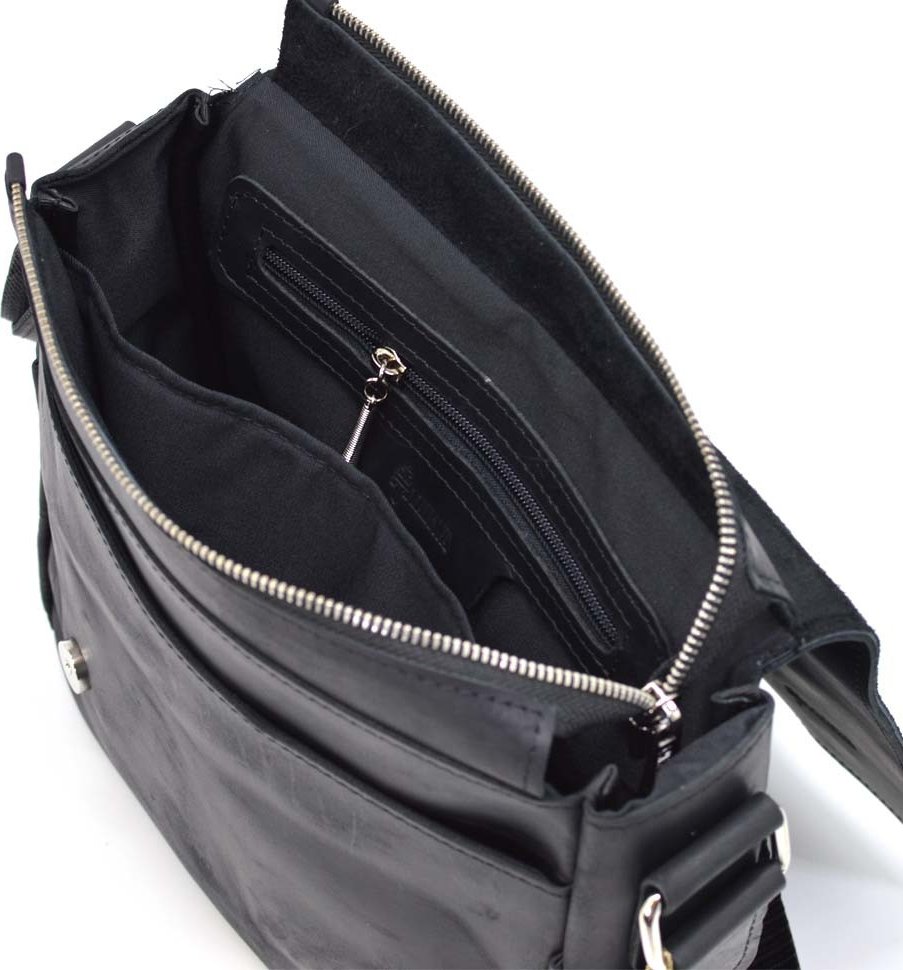 Мужская матовая кожаная сумка-мессенджер черного цвета через плечо TARWA (21716)