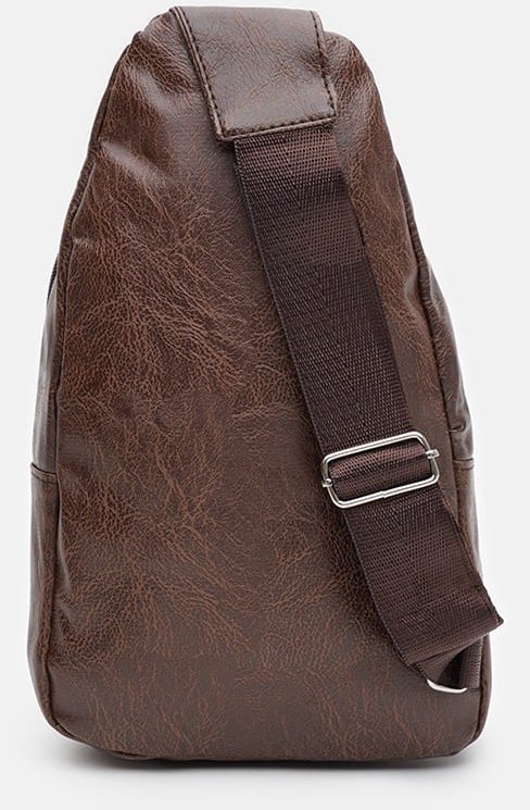Чоловіча вертикальна сумка-рюкзак коричневого кольору зі шкірозамінника Monsen (22107)