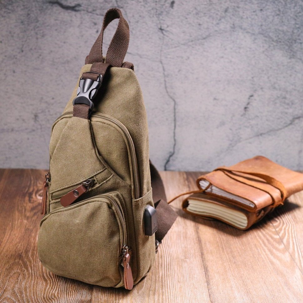 Оливковая мужская сумка через плечо из плотного текстиля с USB кабелем - Vintage (2421223)