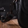 Черная женская сумка-кроссбоди компактного размера из фактурной кожи Vintage (2422083) - 9