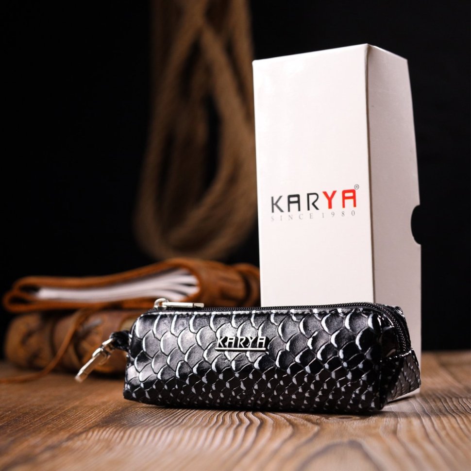 Черная лаковая ключница из натуральной кожи с фактурой под змею KARYA (2421219)