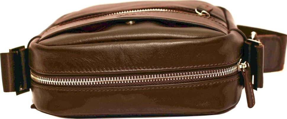 Компактная мужская сумка коричневого цвета с плечевым ремнем VATTO (12074)