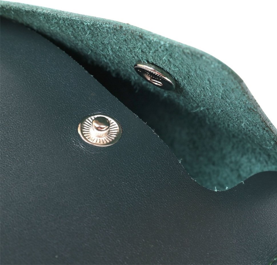 Зеленая кожаная косметичка с клапаном на кнопках Shvigel (2416423)