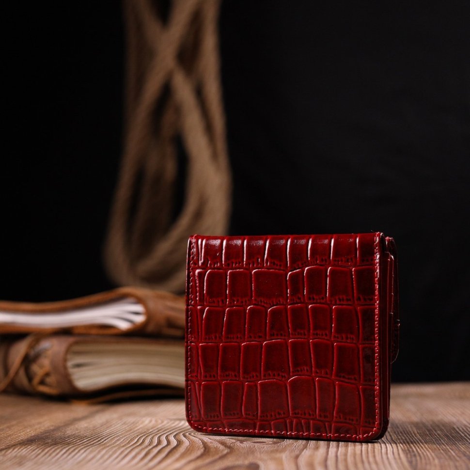 Красный женский кошелек небольшого размера из натуральной лаковой кожи с тиснением под крокодила KARYA (2421123)