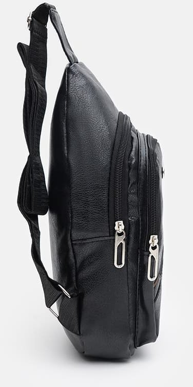 Чоловічий недорогий рюкзак-слінг через плече зі шкірозамінника чорного кольору Monsen (22104)