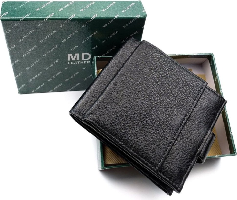 Мужское кожаное портмоне классического дизайна с хлястиком на магните MD Leather (21549)