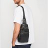Удобная мужская сумка-слинг из фактурной кожи черного цвета Keizer (56242) - 2