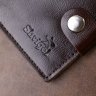 Кожаное мужское портмоне коричневого цвета с хлястиком на кнопке Shvigel (2416443) - 8