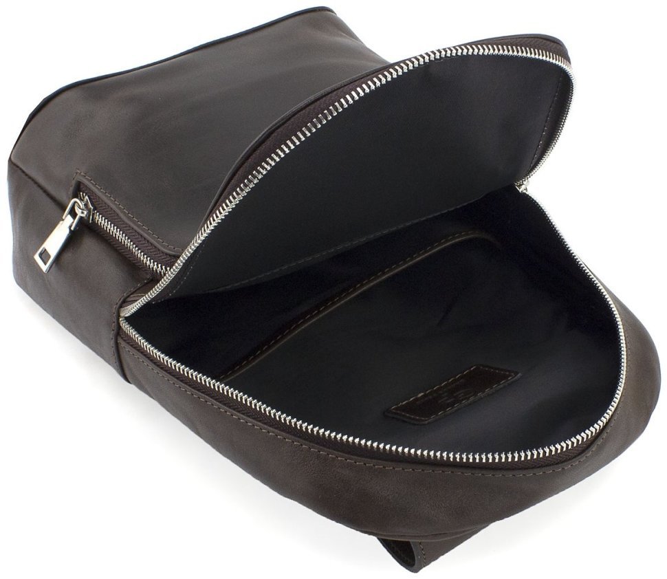 Качественная мужская сумка-слинг из итальянской кожи коричневого цвета Grande Pelle 70755