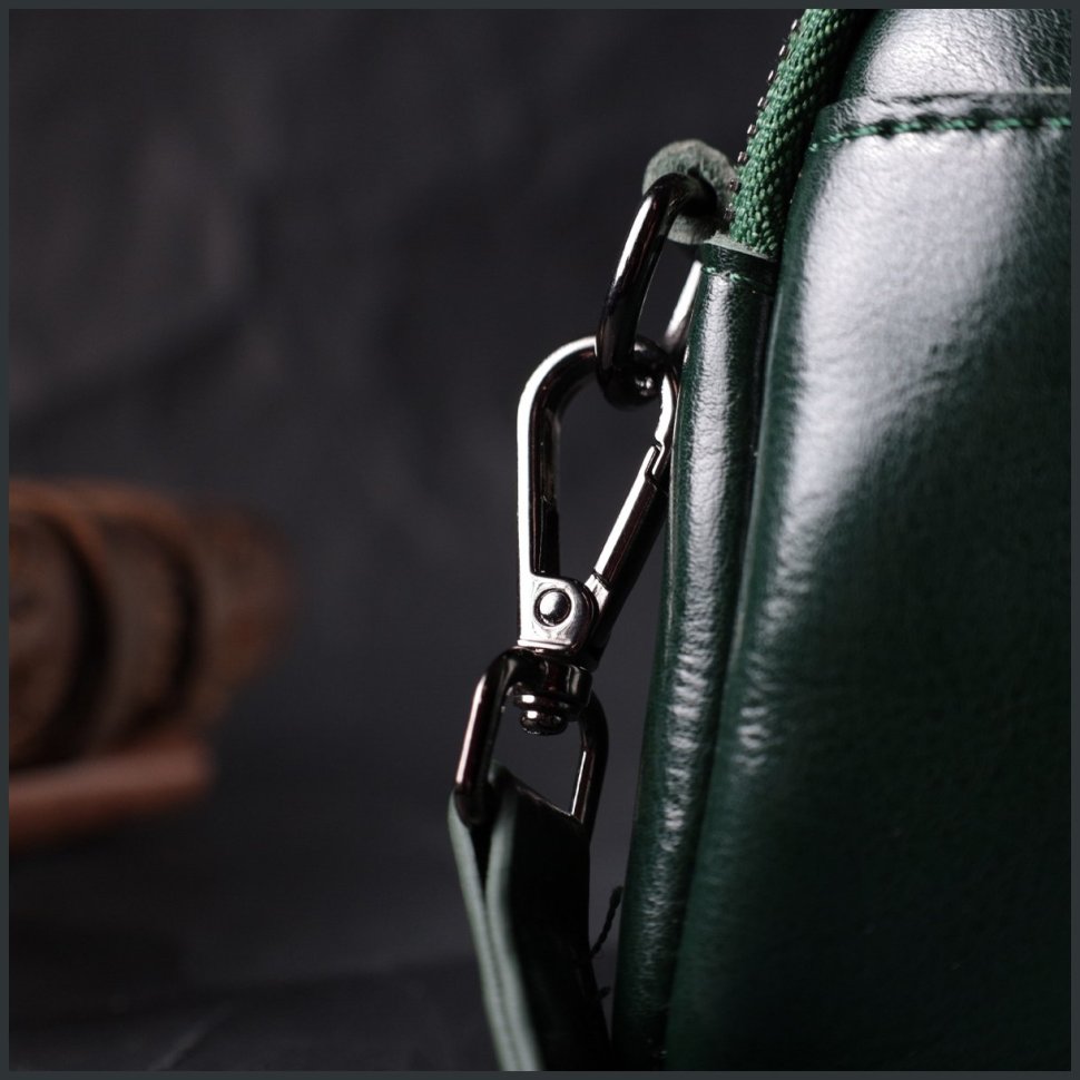 Небольшая женская сумка-кроссбоди из натуральной кожи зеленого цвета на две молнии Vintage 2422420