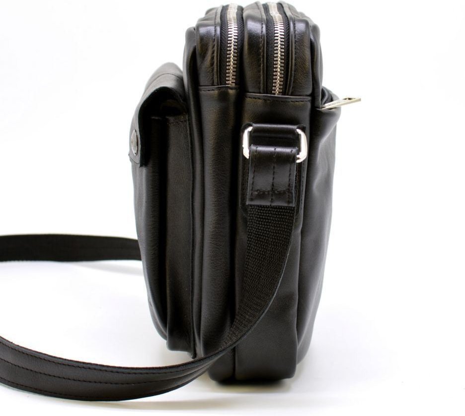 Мужская небольшая сумка с плечевым ремнем из натуральной кожи черного цвета TARWA (19878)