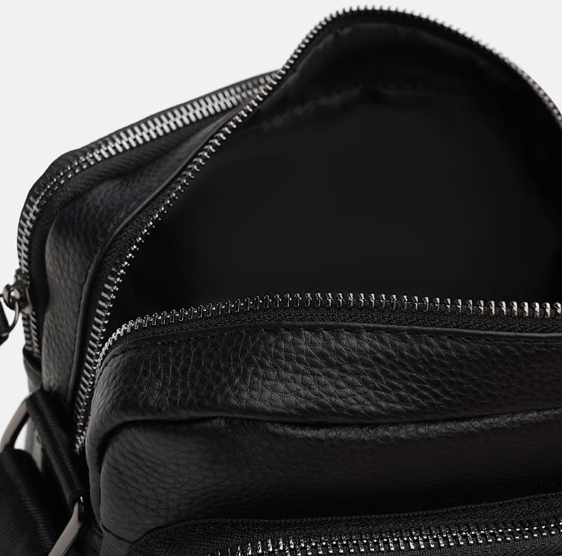 Компактная кожаная сумка на плечо из фактурной на две секции Keizer (21350)