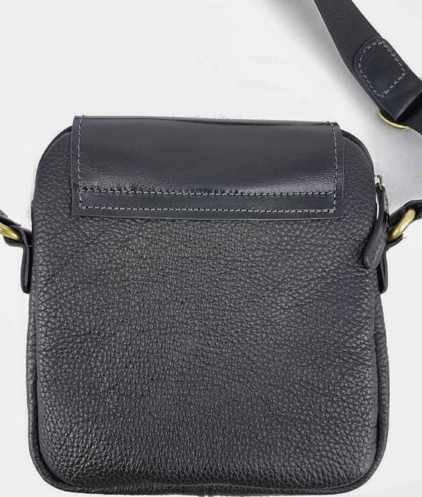 Черная мужская наплечная сумка с клапаном VATTO (11700)