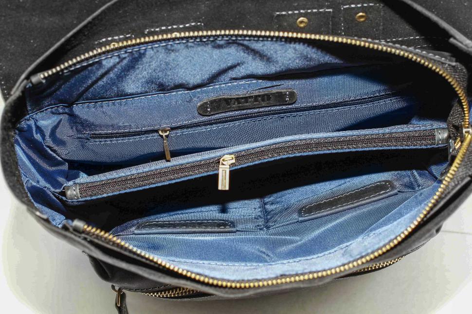 Классический мужской рюкзак черного цвета с клапаном VATTO (12104)