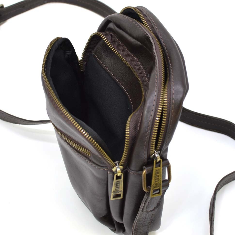 Маленькая мужская кожаная сумка-планшет на плечо в коричневом цвете TARWA (21669)