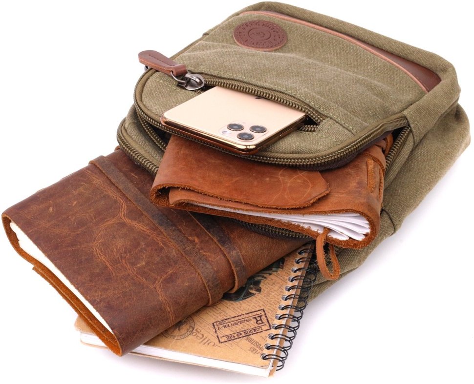 Мужской слинг-рюкзак из текстиля оливкового цвета Vintagе 2422174