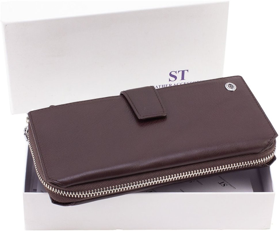 Вместительный коричневый кошелек-клатч из натуральной кожи на запястье ST Leather 1767373