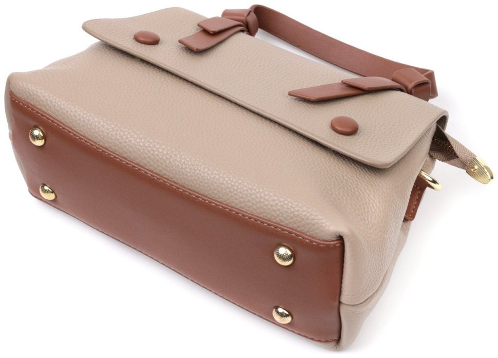 Женская плечевая сумка из натуральной кожи бежевого цвета с клапаном на магнитах Vintage 2422337
