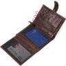 Коричневый мужской бумажник среднего размера из натуральной кожи с тиснением под крокодила BOND (2422058) - 5