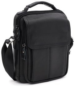 Практична чоловіча сумка-барсетка із натуральної шкіри чорного кольору з ручкою Keizer 71679