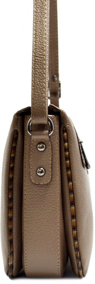Бежевая сумка из фактурной кожи с серебристой фурнитурой Desisan (3014-283)