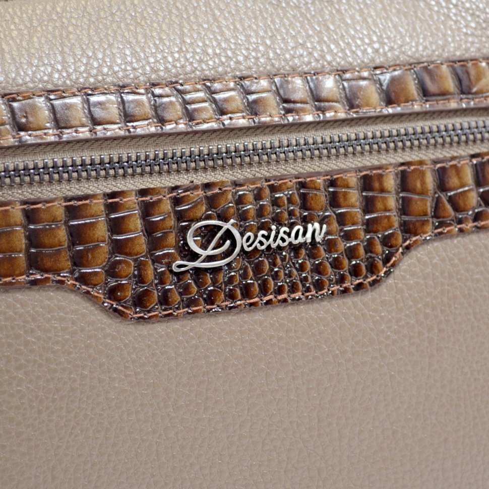 Бежевая сумка из фактурной кожи с серебристой фурнитурой Desisan (3014-283)