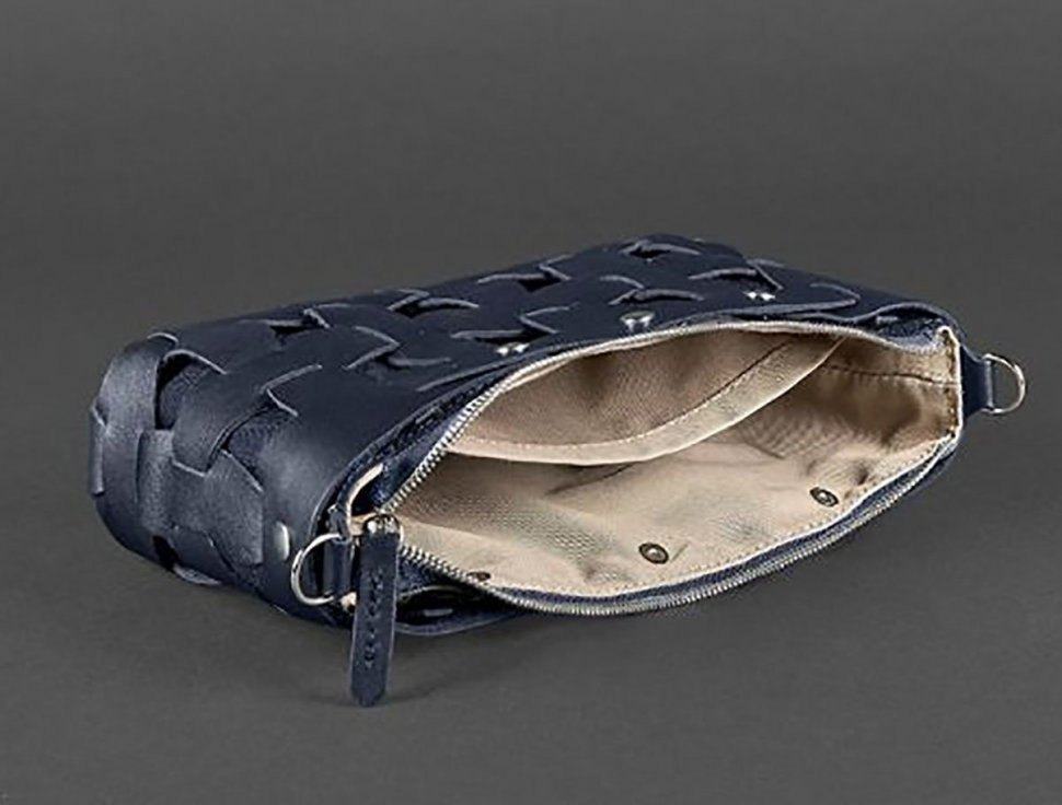 Темно-синяя плетеная сумка из натуральной кожи BlankNote Пазл S (12754)