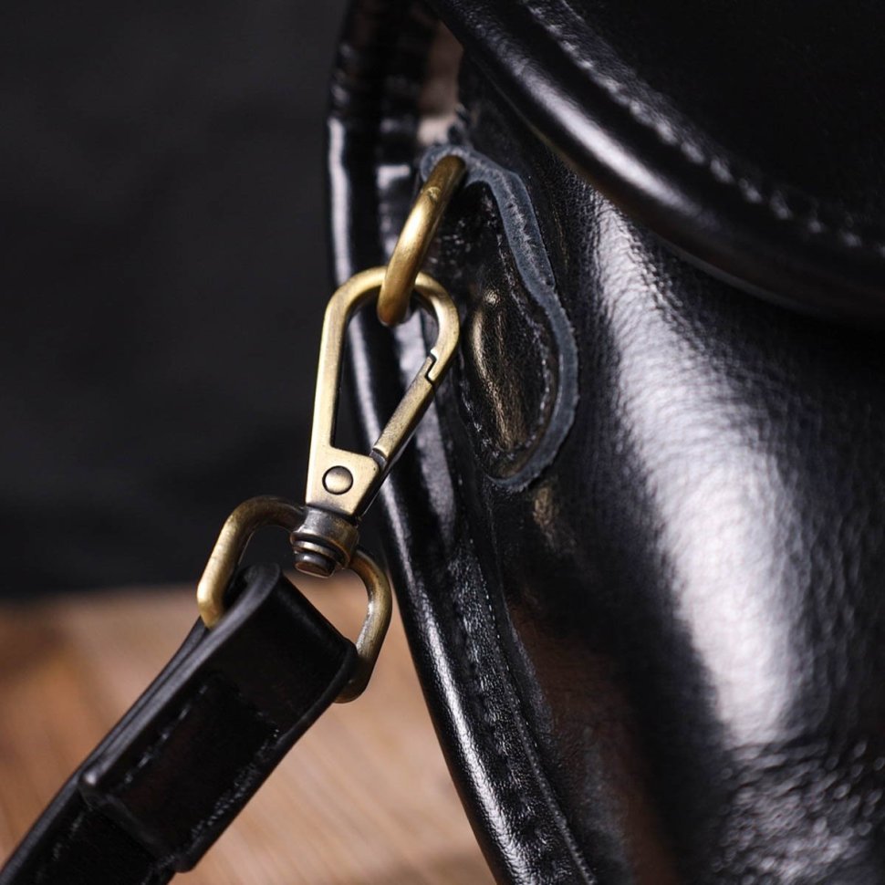 Стильная женская сумка-кроссбоди из натуральной гладкой кожи черного цвета Vintage (2422132)