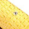 Желтый женский кошелек из натуральной кожи с тиснением под крокодила KARYA (2421174) - 3