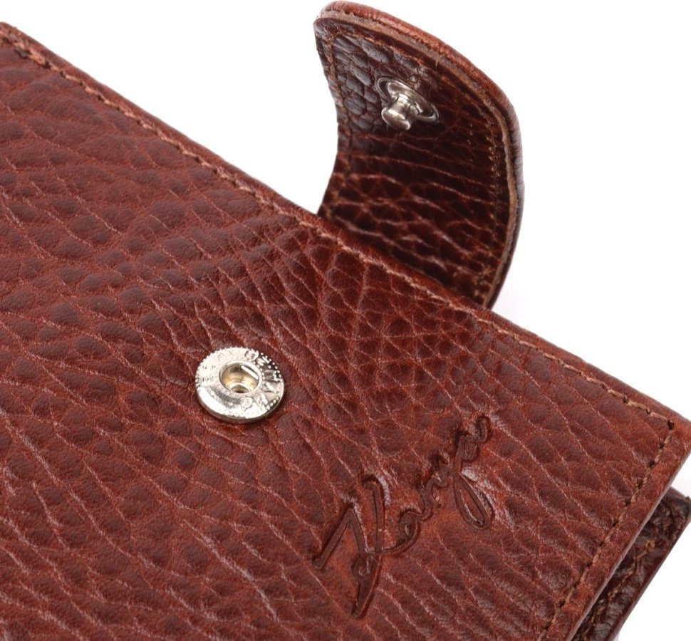 Светло-коричневое мужское портмоне из натуральной кожи с хлястиком на кнопке KARYA (2421075)