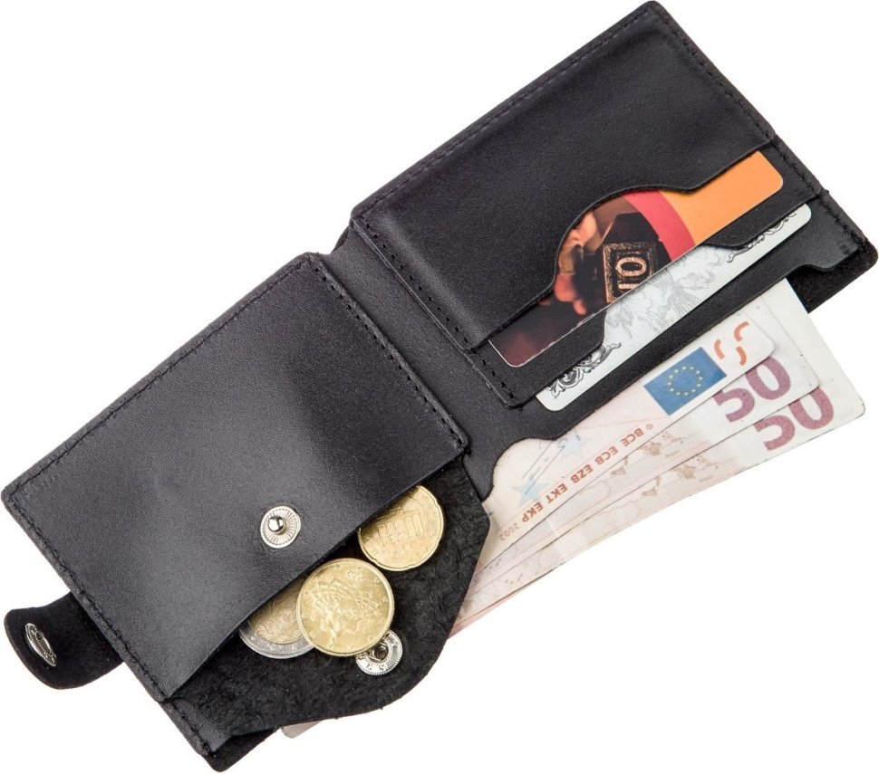Кожаное мужское портмоне черного цвета с хлястиком на кнопке SHVIGEL (2416211)