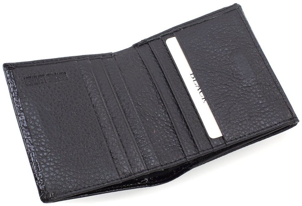 Компактный женский кошелек черного цвета из лаковой кожи под рептилию ST Leather 70800