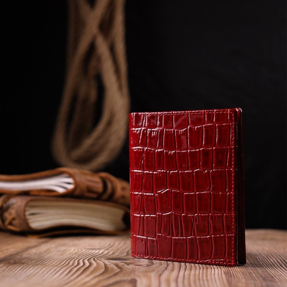 Лаковий жіночий червоний гаманець на магніті з натуральної шкіри з тисненням під крокодила KARYA (2421186)