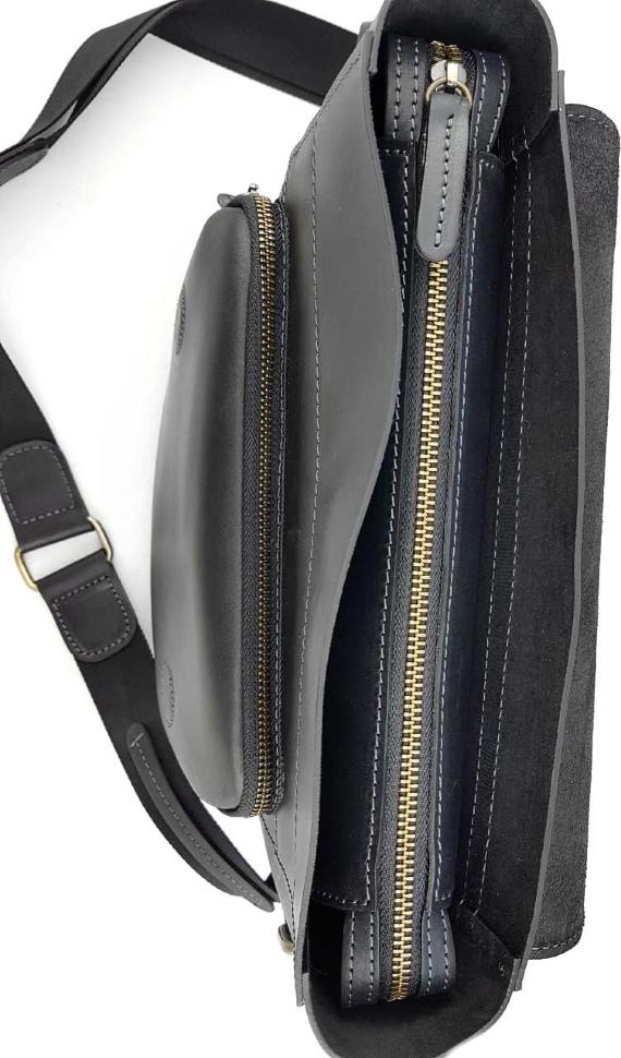 Черная мужская сумка вертикального типа через плечо VATTO (11742)
