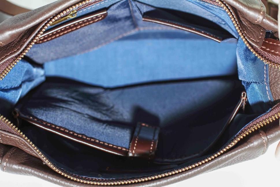 Наплічна чоловіча сумка коричневого кольору VATTO (12041)